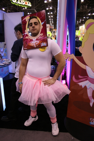 Illustration for article titled Even Toy Fair Exploits Booth Babes